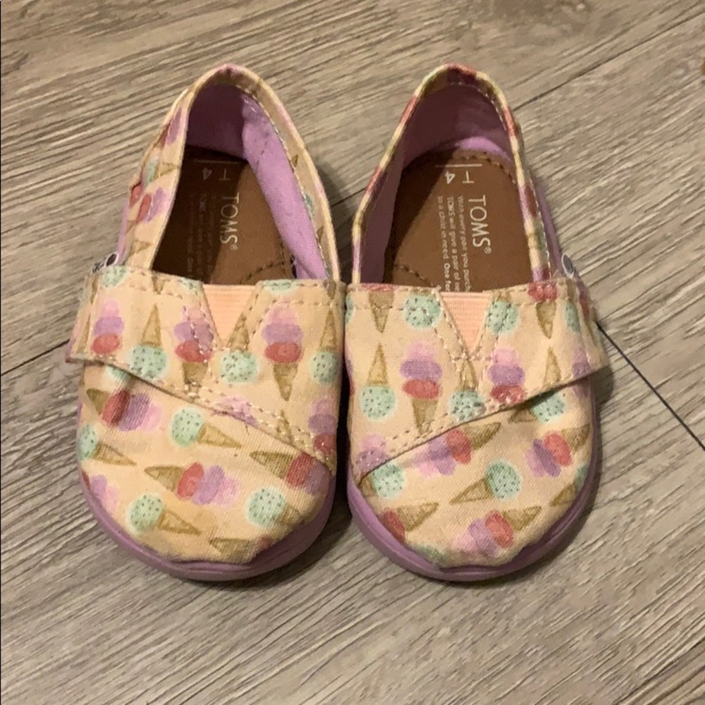 Ice cream toms size 4